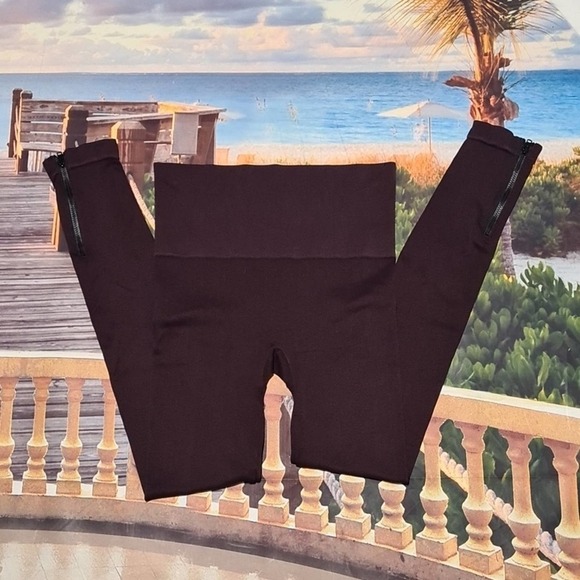 Spanx Look At Me Now High Waisted Eggplant Zippered Leg Leggings Size Medium‎ - Picture 2 of 6